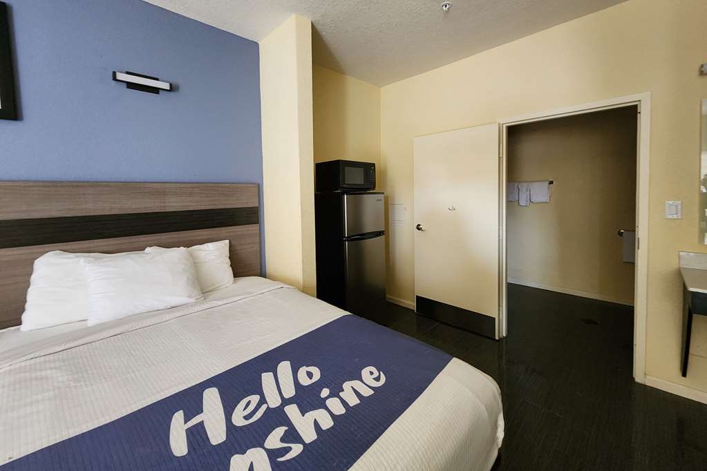 Days Inn by Wyndham Freeport - photo 15