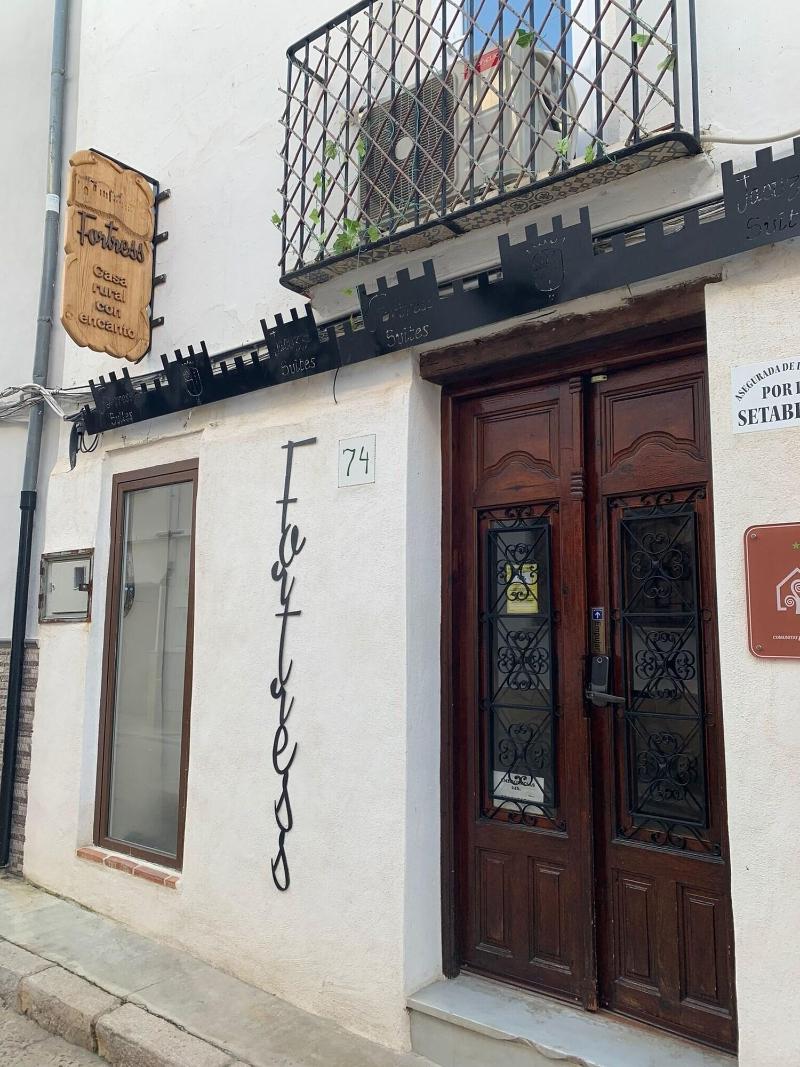 Fortress Jacuzzi Suites — hotel in Xativa