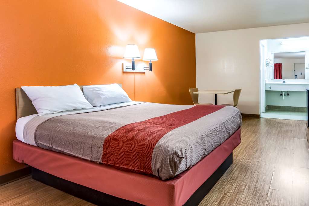 Motel 6 Raleigh NC Cary - photo 7