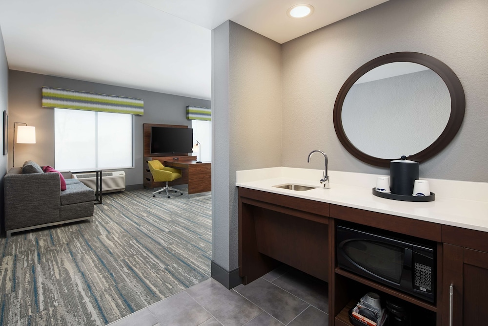 Hampton Inn & Suites Franklin Indianapolis - photo 20
