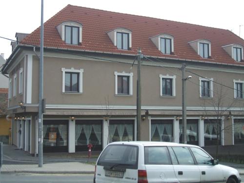 Adler Hotel — Budaors — photo 3