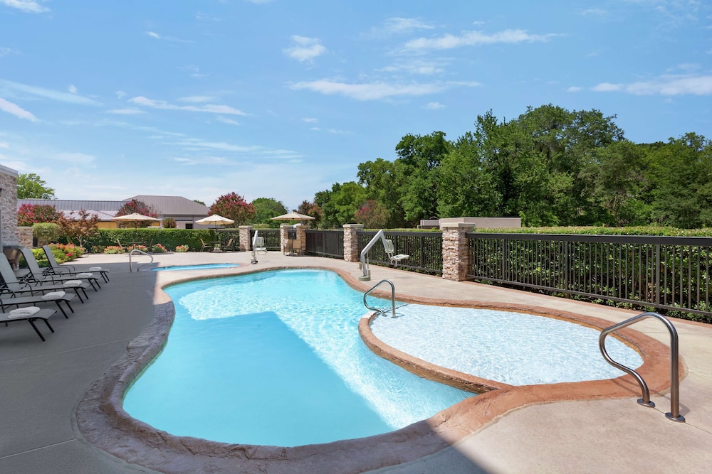Hampton Inn Sulphur Springs - photo 29