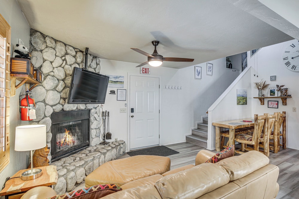 Cozy Cabin w Deck 2 Mi to Bear Mountain Resort - photo 12