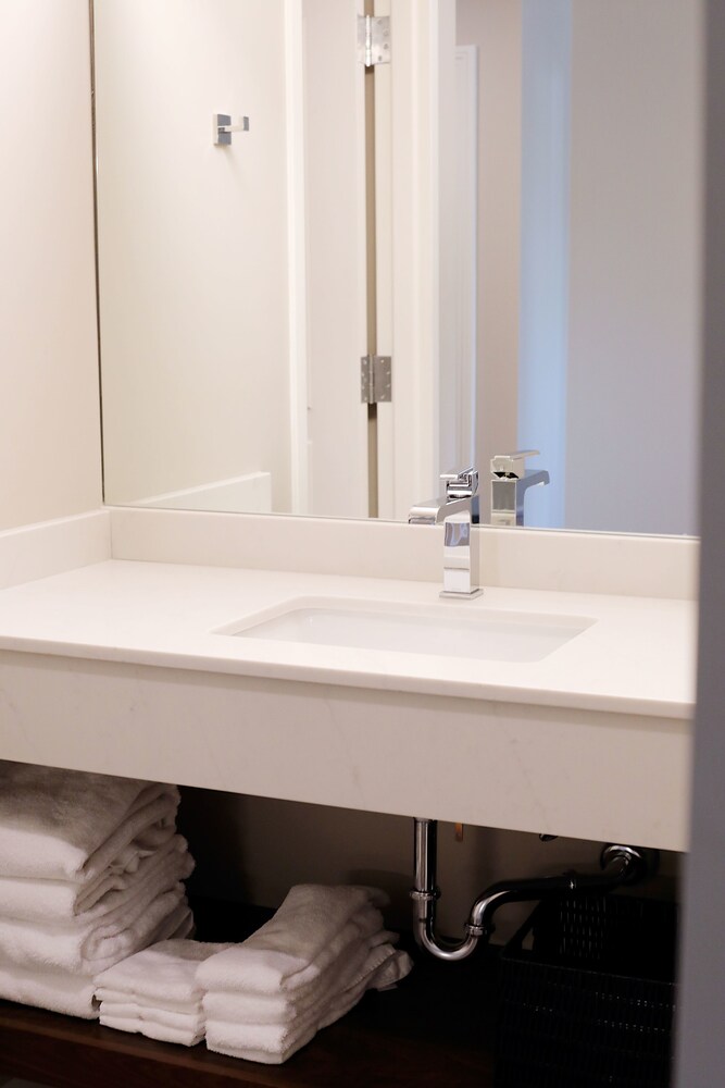 Royal Amsterdam Hotel - photo 15