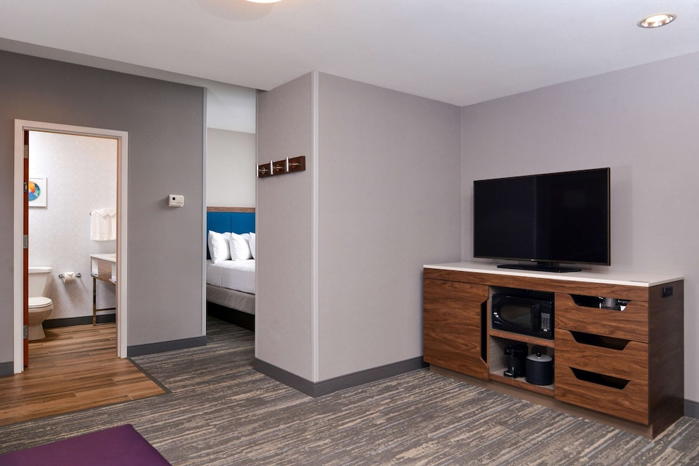 Hampton Inn & Suites Boise Spectrum - photo 40