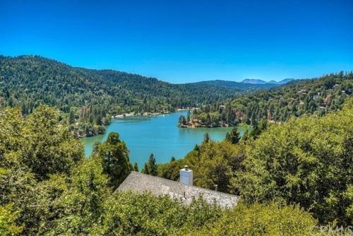 Best View of the Lake Huge Deck in Crestline, United States