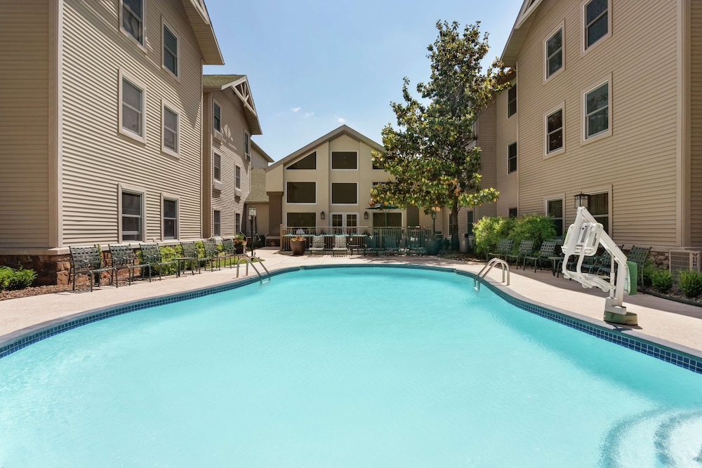 Hampton Inn & Suites Springdale - photo 48