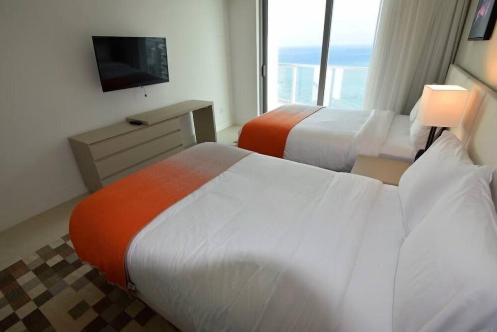 Oceanfront & Bay View 2 Bed 2 Bath @ Hyde Beach Resort - photo 10