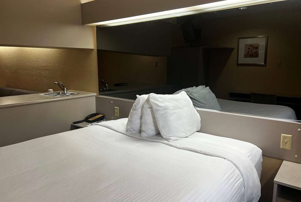 Microtel Inn & Suites by Wyndham Houston - photo 18