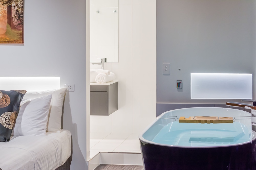 Waterfall Springs Retreat — St Albans