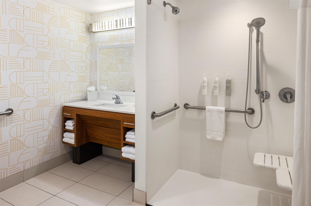 Home2 Suites by Hilton Roseville Minneapolis - photo 25
