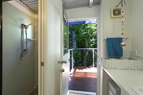 Barefoot Bungalow Castaways Beach — Sunrise Beach — photo 5