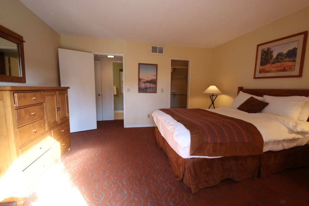 Riviera Oaks Resort - photo 10