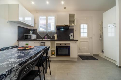 La Sérénade Numéro 4 in Montreuil, France