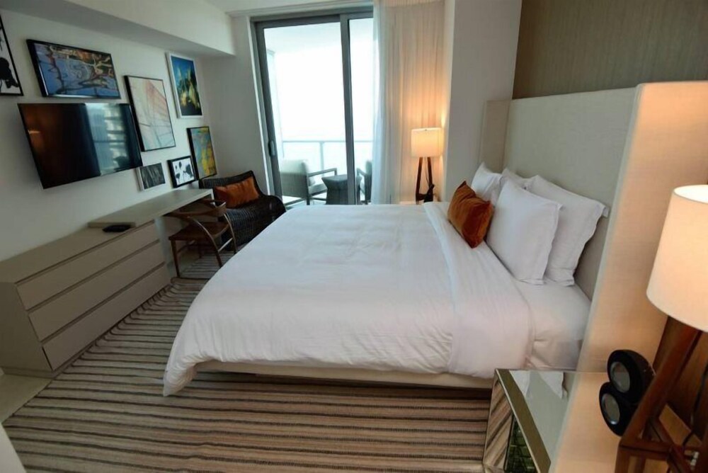 Best Ocean & Bay Views 2 Bed 2 Bath @ Hyde Resort - photo 6