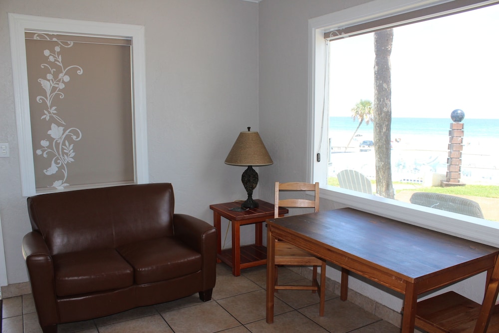Shoreline Suites & Cabana Cottages - photo 77