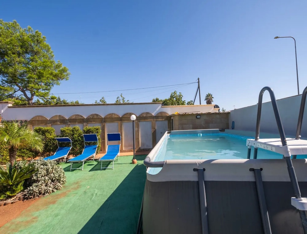Coral Apartment In Porto Cesareo — 4-Star Luxury Hotel in Porto Cesareo, Italy