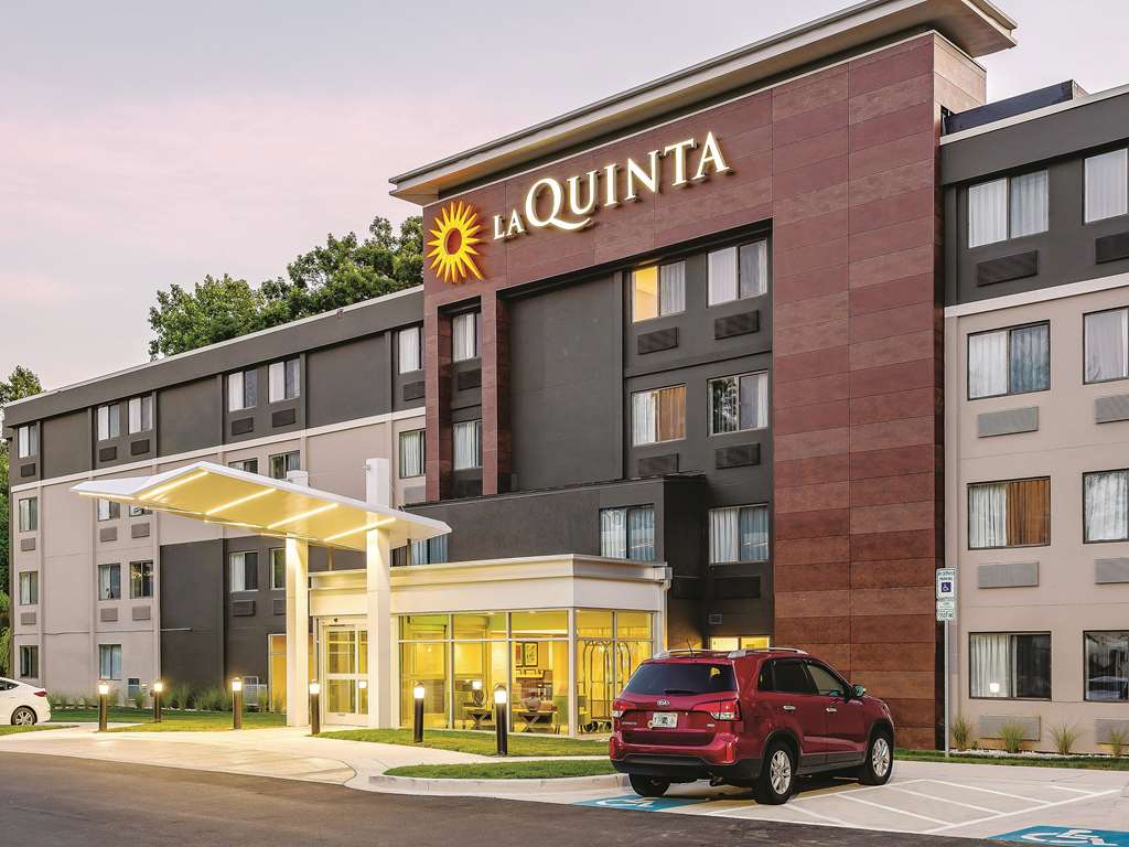 La Quinta Inn & Suites by Wyndham Columbia Fort Meade - photo 7