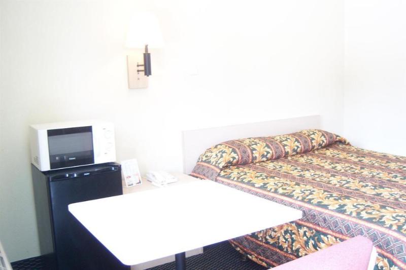 Americas Best Value Inn & Suites Macon at Eisenhower Pkwy - photo 21