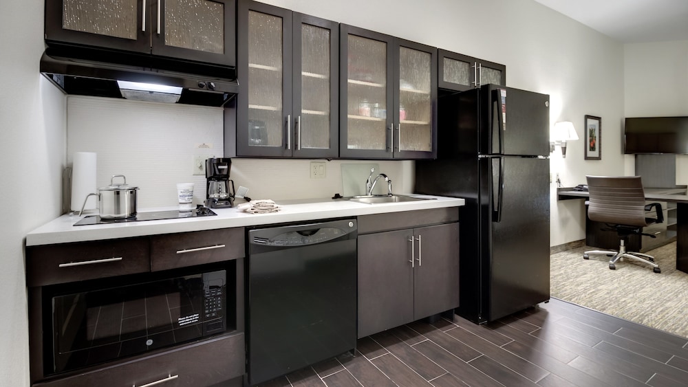 Candlewood Suites Waco by IHG - photo 18