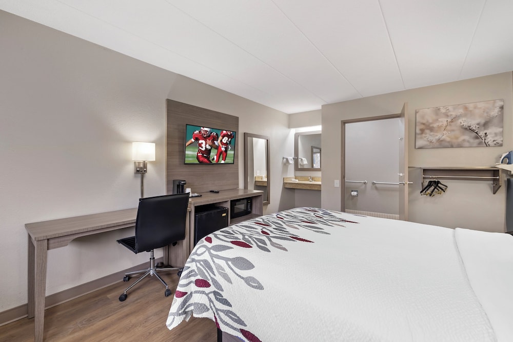 Red Roof Inn Parsippany - photo 8