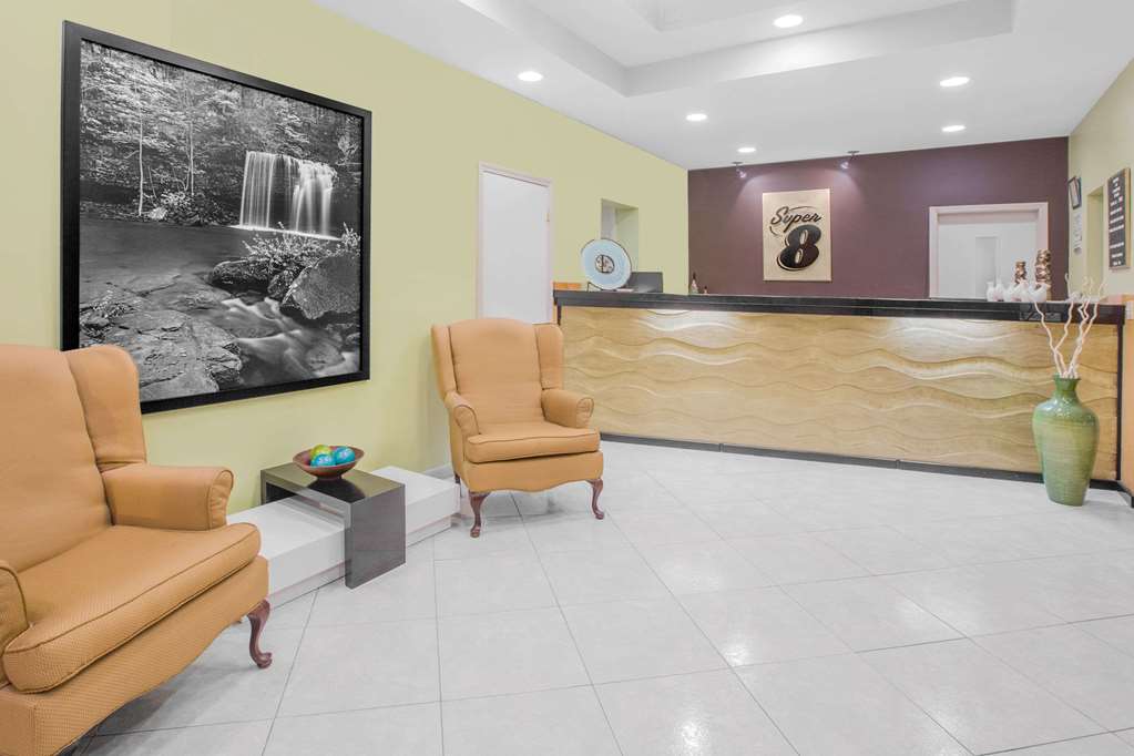 Super 8 by Wyndham Clarksville AR - photo 3