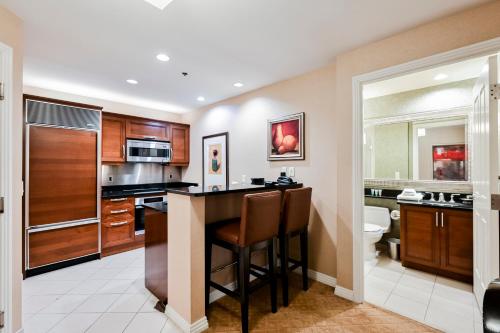 StripViewSuites at Signature