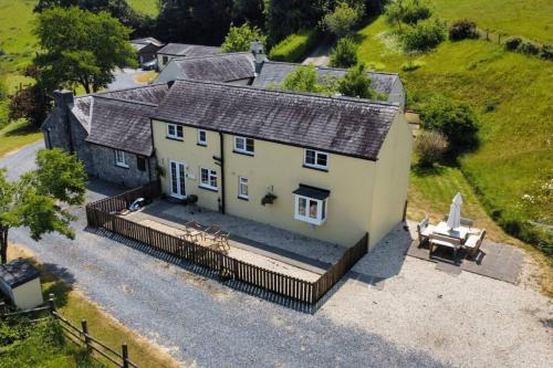 Meadowsweet Cottage Jacuzzi Edition — 4-Star Luxury Hotel in Saundersfoot, United Kingdom