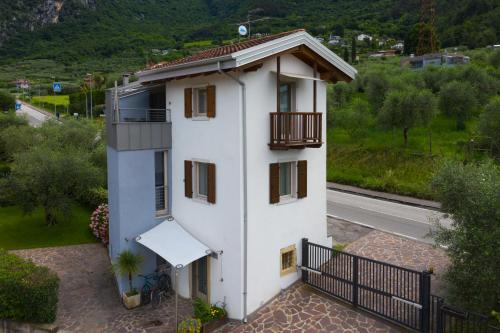La Torretta Casa Indipendente Con Parcheggio in Zona Tranquilla Ad Arco — 4-Star Luxury Hotel in Arco, Italy