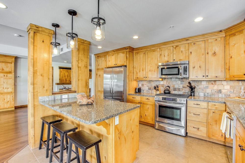 Suncadia Resort Condo with Seasonal Pool Access - photo 5