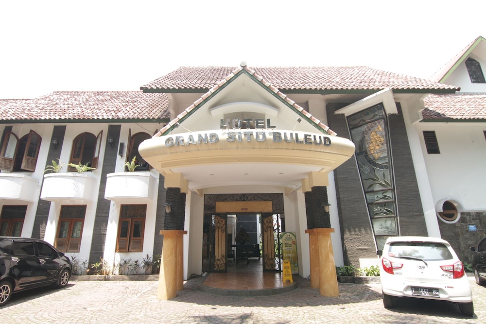 Grand Situ Buleud Hotel — hotel in Cikampek
