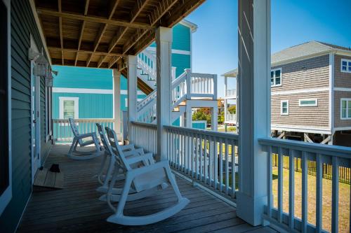Pier Walker by Oak Island Accommodations - photo 5