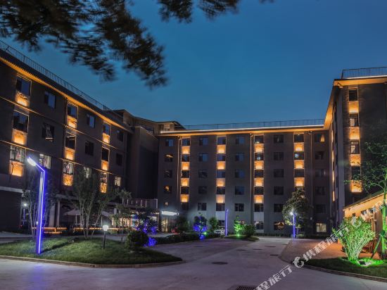 Gray Whale Hotel - carbon neutral hotel in Baoding