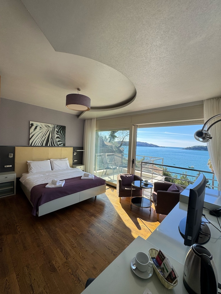 Meridian Hotel - last minute hotel in Budva