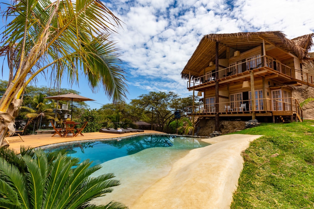Amai Luna - carbon neutral hotel in Mancora