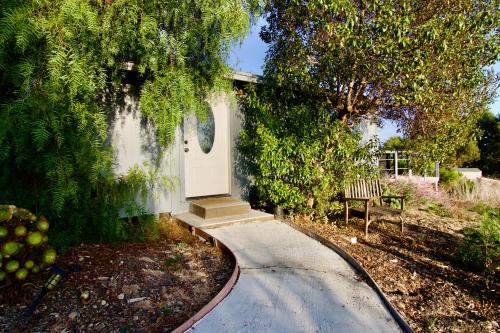 30 PCT OFF Malibu Charming Suite Ocean View King Bed — 4-Star Luxury Hotel in Malibu, United States