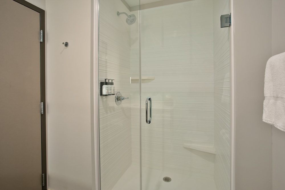 avid hotel Detroit Warren by IHG - photo 19