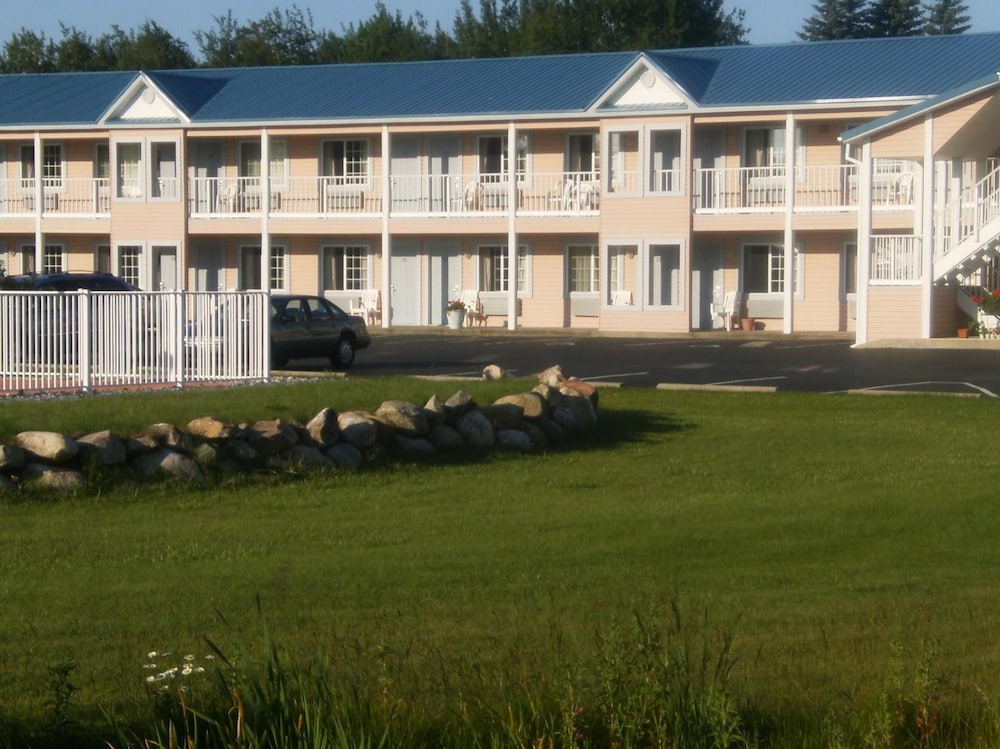 Great Lakes Inn - photo 36