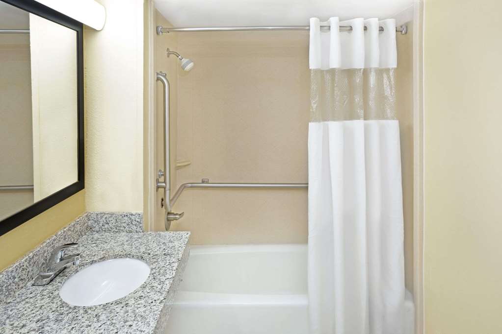 Days Inn by Wyndham Columbus North Fort Moore - photo 12