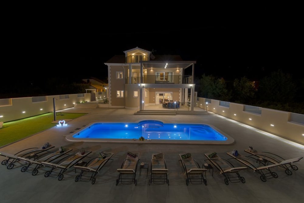 Villa Neda — 4-Star Luxury Hotel in Sibenik, Croatia