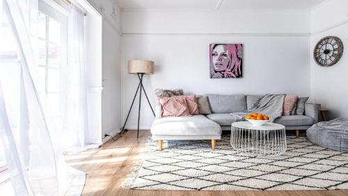 Bangalow Beach House Ettalong pet friendly walk to beach shops cafes — 4-Star Luxury Hotel in Ettalong, Australia