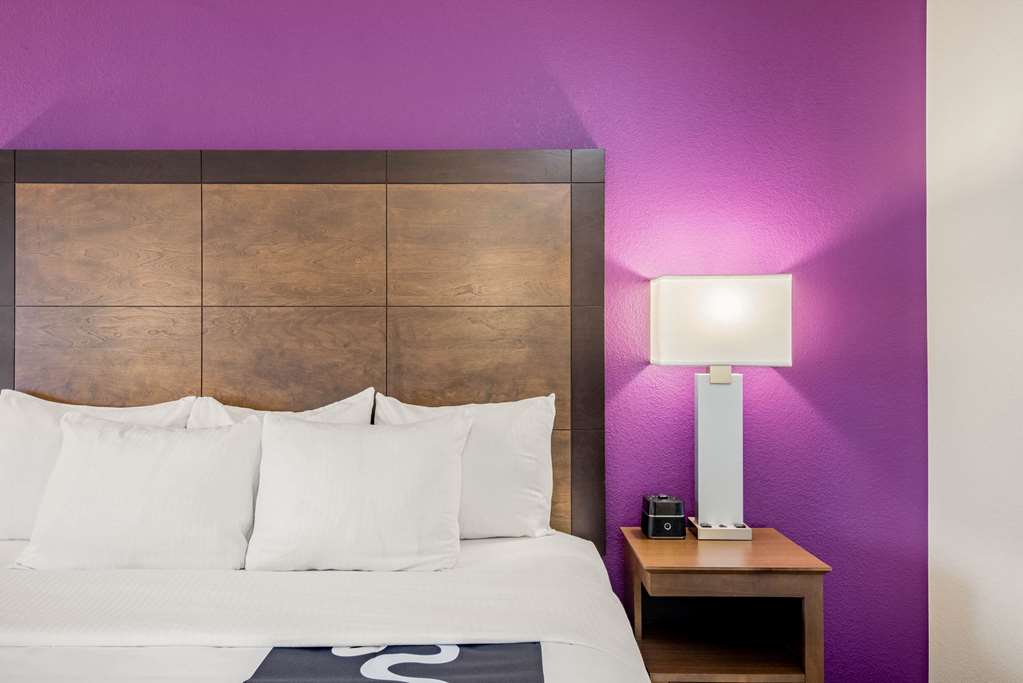 La Quinta Inn & Suites by Wyndham Baltimore BWI Airport - photo 54