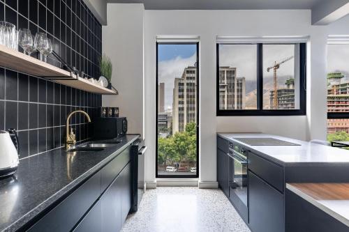 City Oasis Apartment with Rooftop Pool