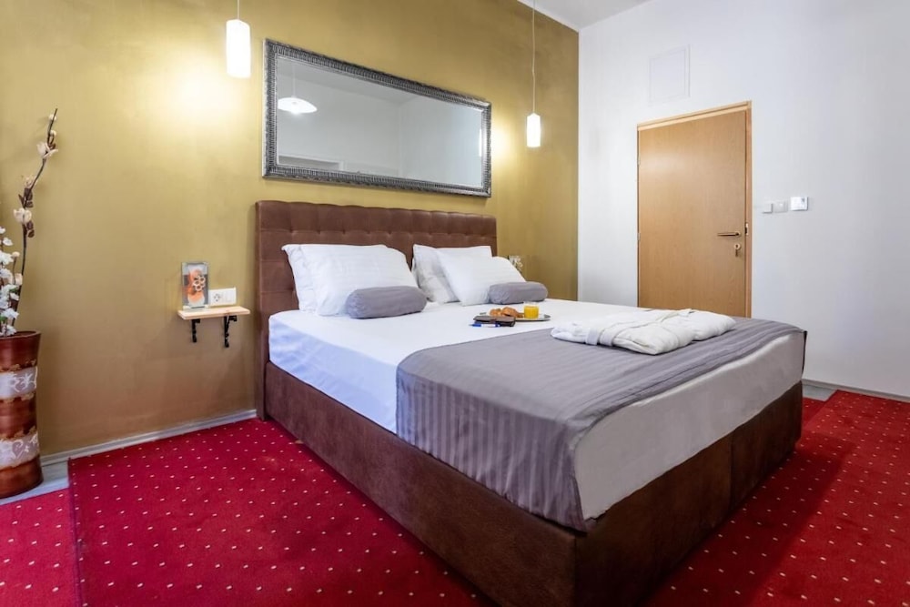 Spacious Deluxe Room Hotel Rose — Split — photo 4