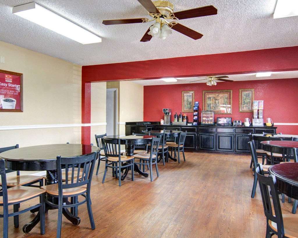 Econo Lodge Pine Bluff - photo 15