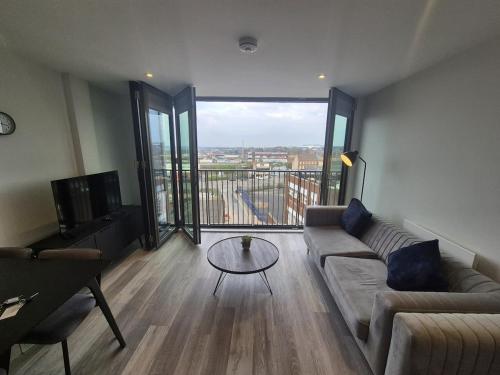 Stunning Central Birmingham 2 Bed Apartment — 4-Star Luxury Hotel in Birmingham, United Kingdom