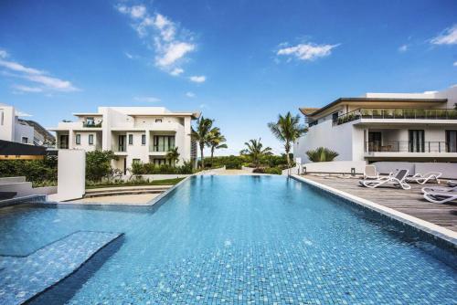 Luxury 3 Bedroom Apartment Sea View Azuri Estate — 4-Star Luxury Hotel in Roches Noire, Mauritius