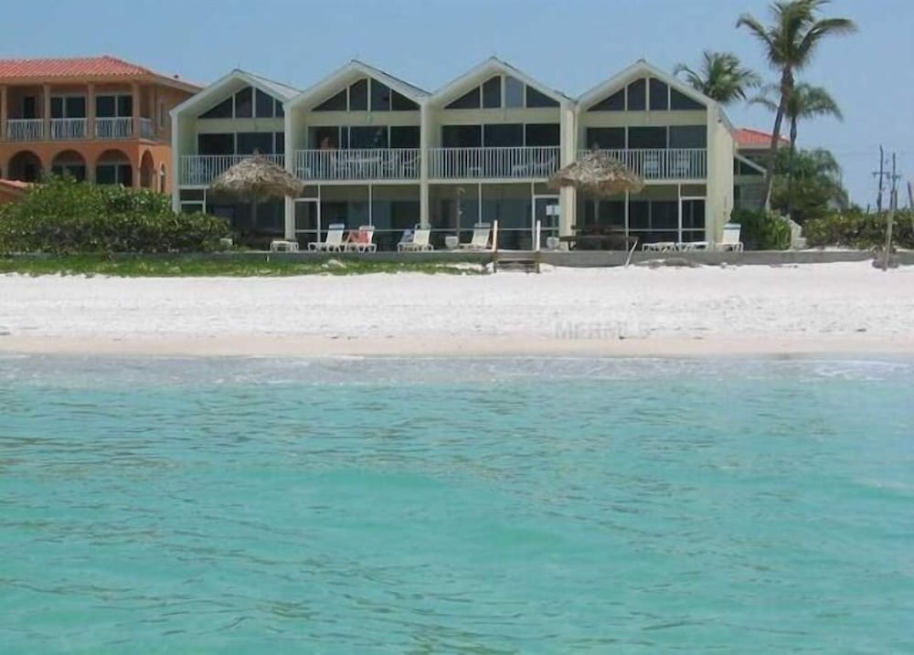 Coconuts Beach Resort - carbon neutral hotel in Holmes Beach