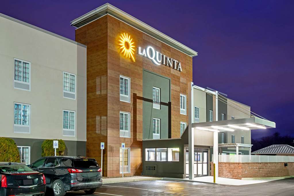 La Quinta Inn & Suites by Wyndham New Cumberland Harrisburg - photo 4