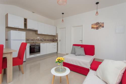 Beach Apartments Mediteran — 4-Star Luxury Hotel in Marina, Croatia